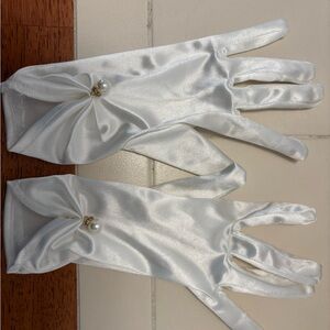 Elegant White Satin Gloves with Pearl Detail